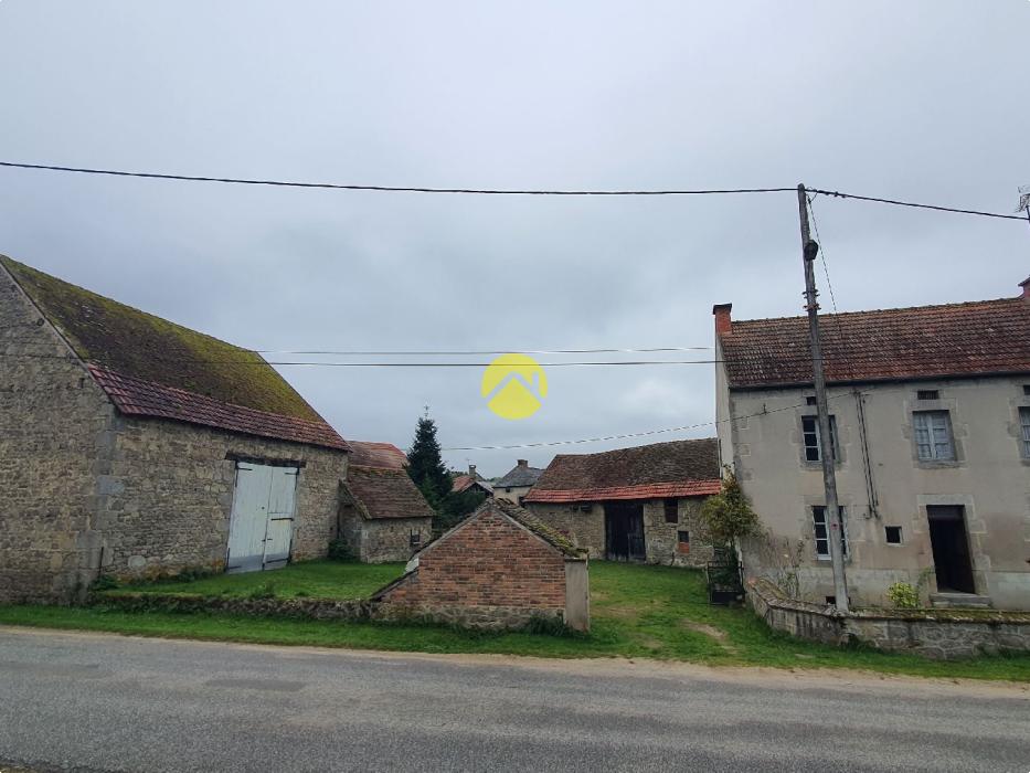 MAISON DE VILLAGE A RENOVER