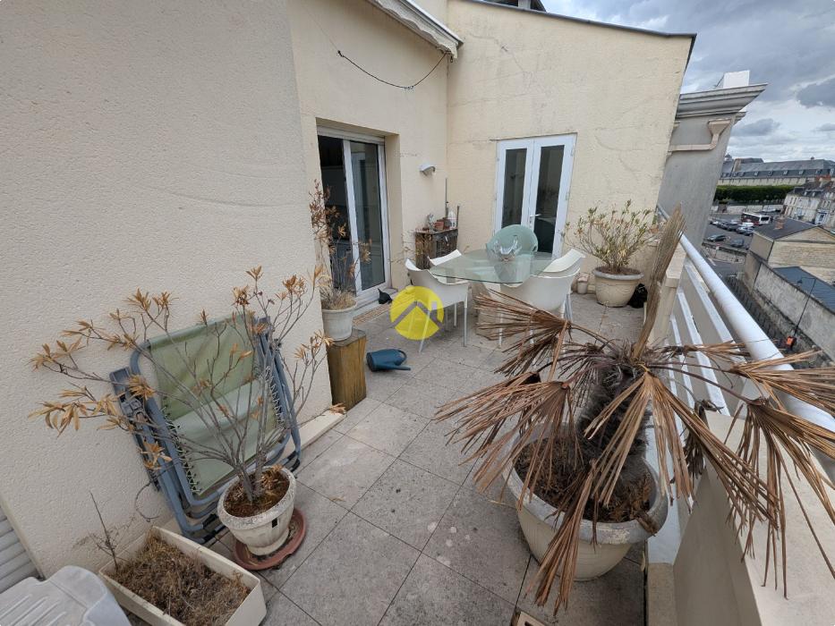 APPARTEMENT AVEC TERRASE
