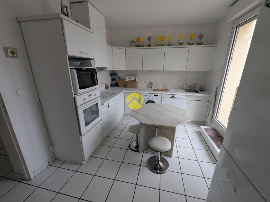 APPARTEMENT AVEC TERRASE