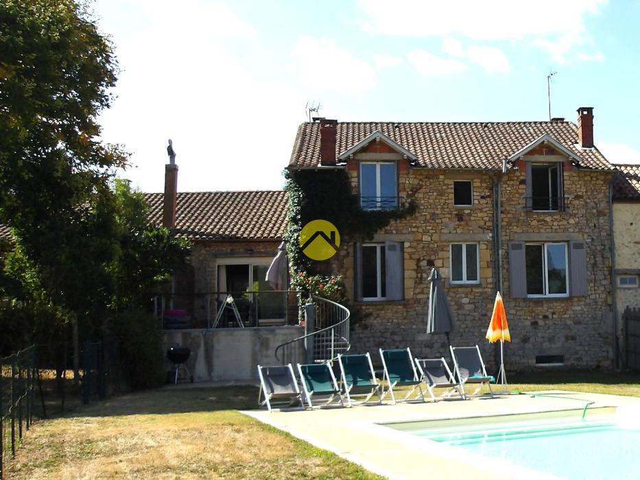 MAISON TOTALMENT RENOVEE 