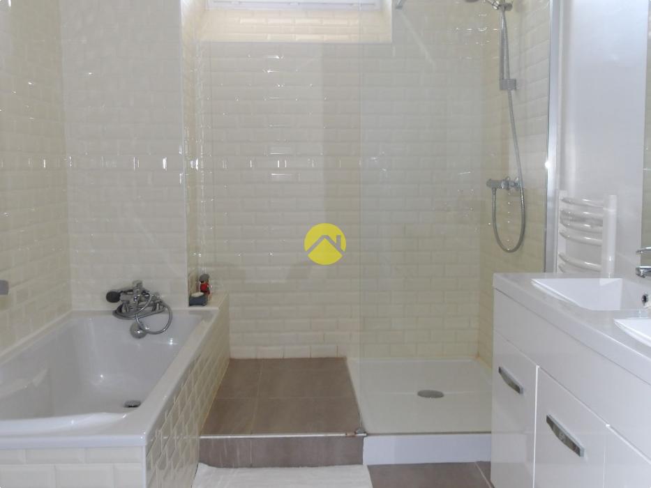 MAISON TOTALMENT RENOVEE 