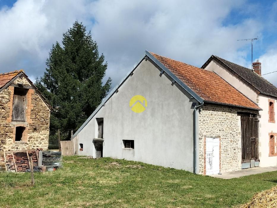 Maison avec terrain et dépendances