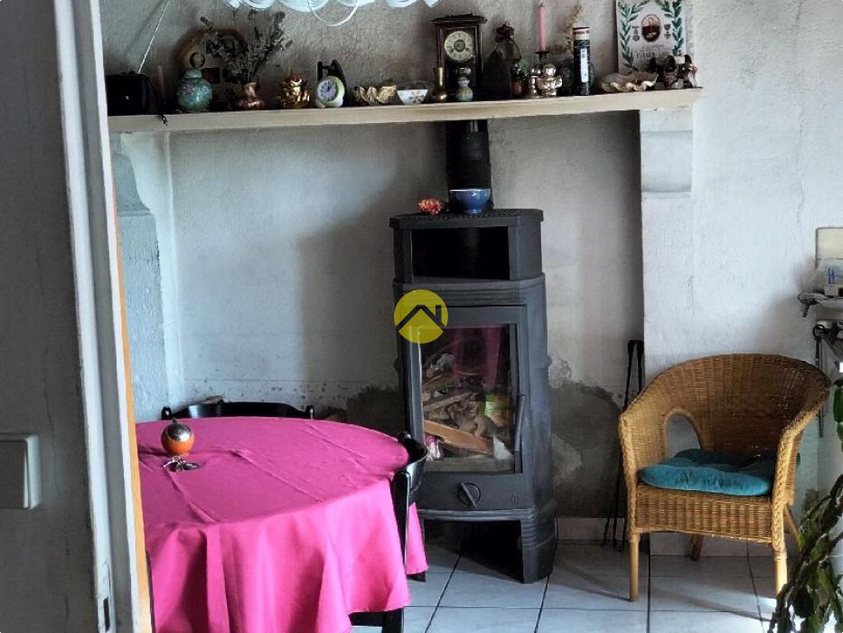 Maison avec terrain et dépendances