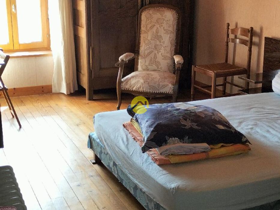 Maison avec terrain et dépendances