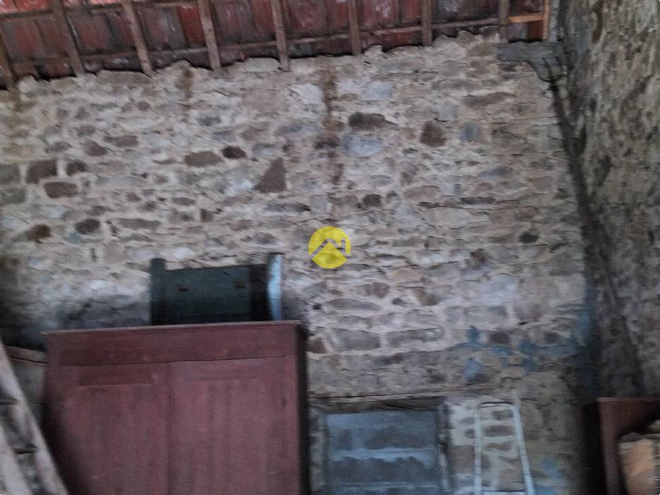 Maison avec terrain et dépendances