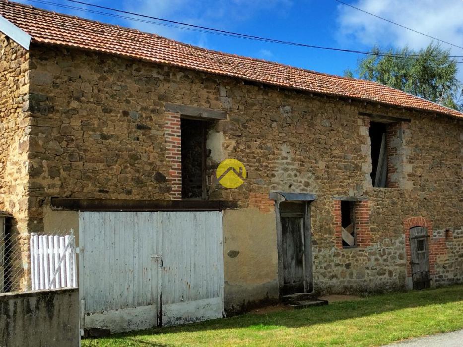 Maison avec terrain et dépendances