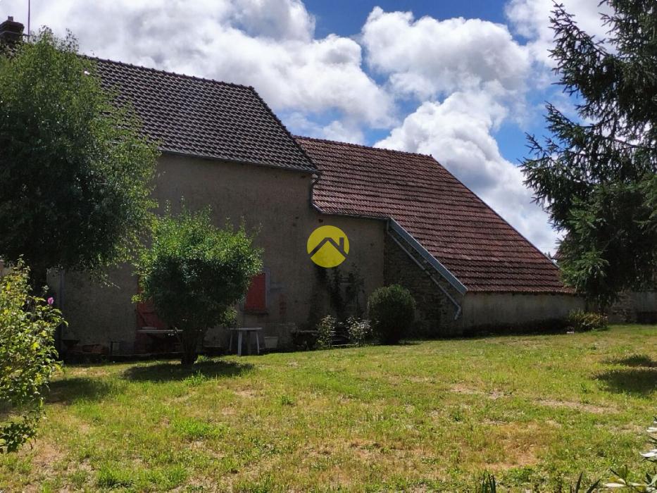 Maison avec terrain et dépendances