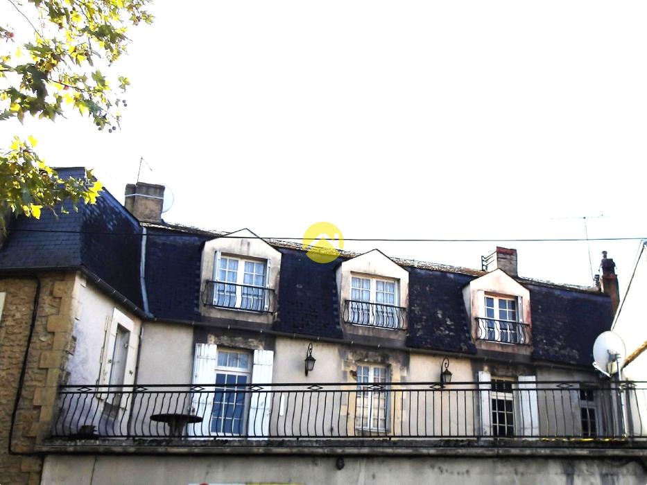IMMEUBLE AVEC COMMERCE