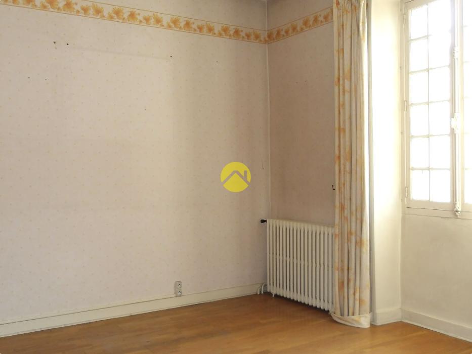 IMMEUBLE AVEC COMMERCE