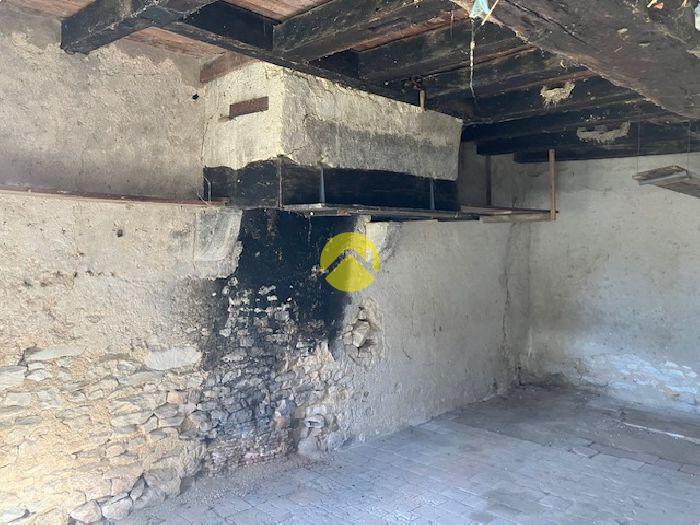 Fermette à rénover sur 3 000 m²