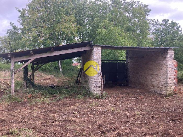 Fermette à rénover sur 3 000 m²