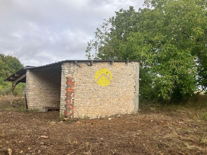 Fermette à rénover sur 3 000 m²