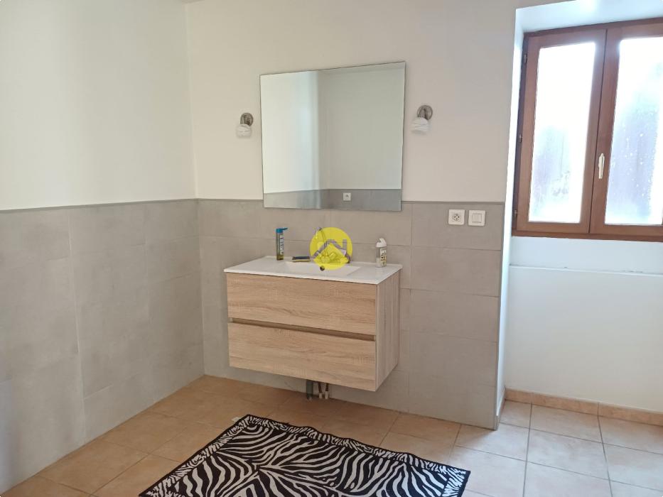 MAISON RENOVEE 200 M2-RARE LONGERE 