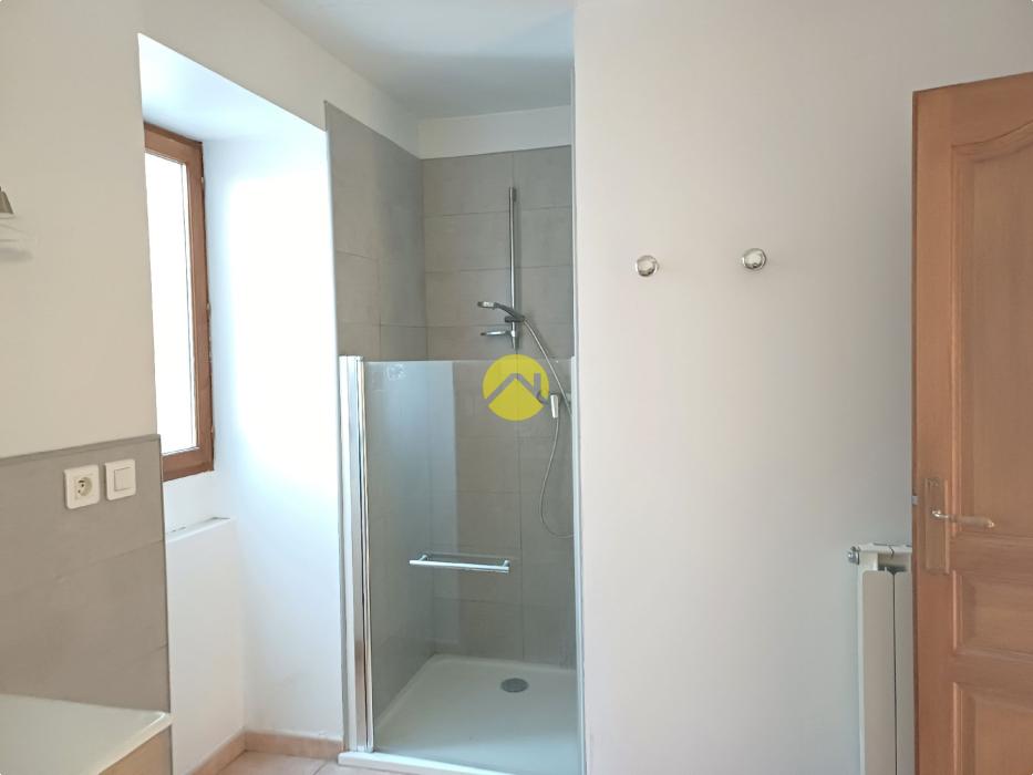 MAISON RENOVEE 200 M2-RARE LONGERE 