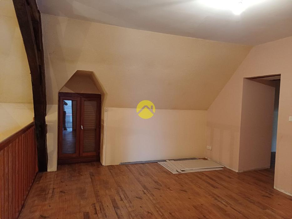 MAISON RENOVEE 200 M2-RARE LONGERE 