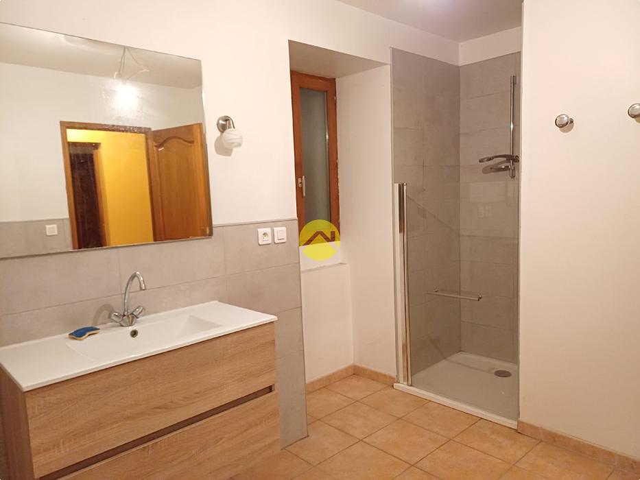 MAISON RENOVEE 208 M2-RARE LONGERE 