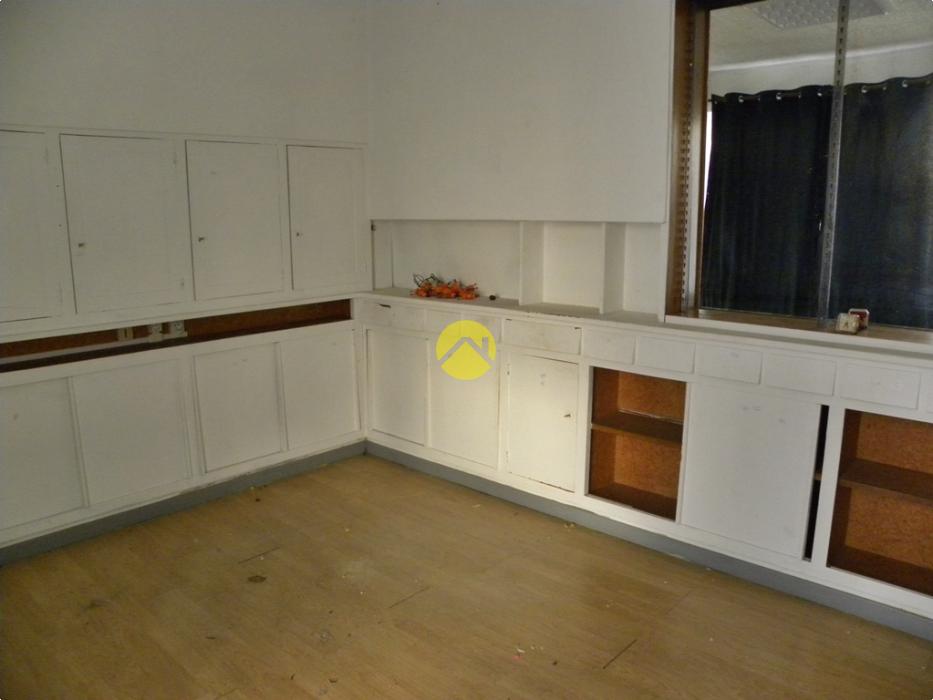 MAISON DE VILLAGE AVEC VITRINE