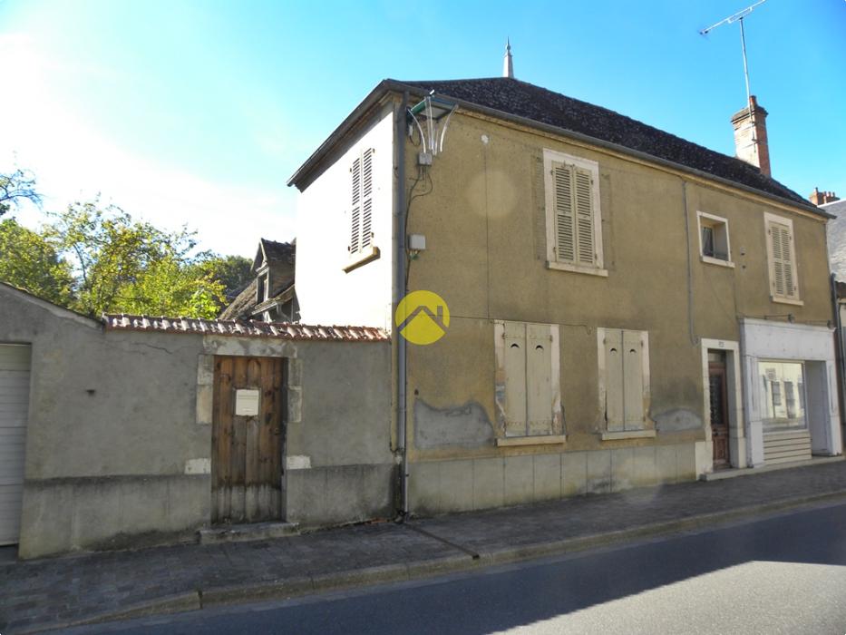 MAISON DE VILLAGE AVEC VITRINE