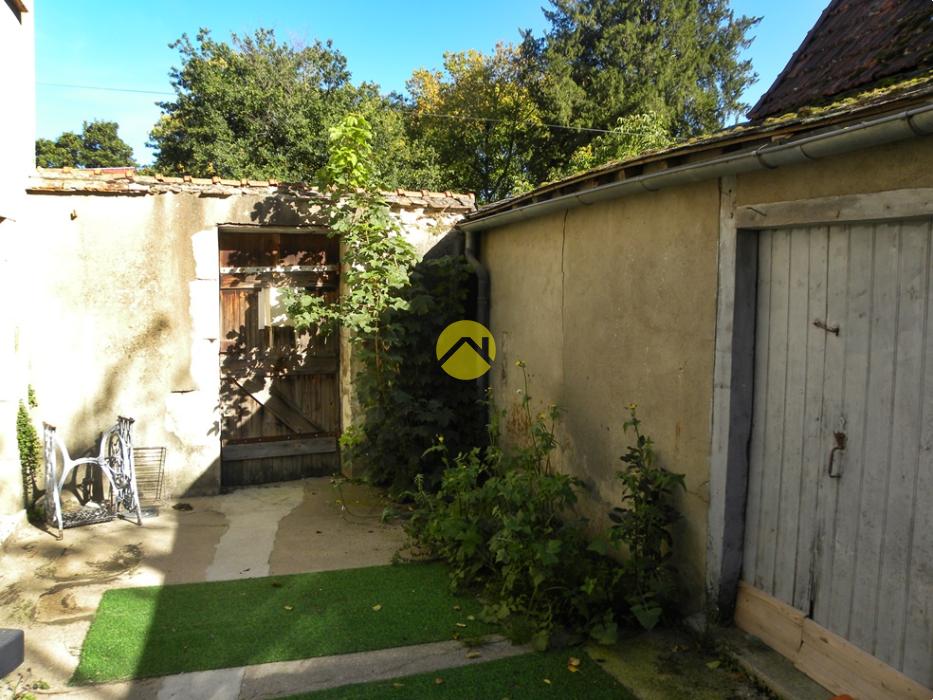 MAISON DE VILLAGE AVEC VITRINE