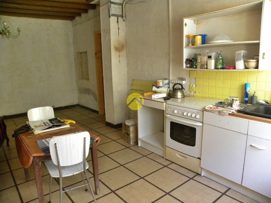 MAISON DE VILLAGE AVEC VITRINE