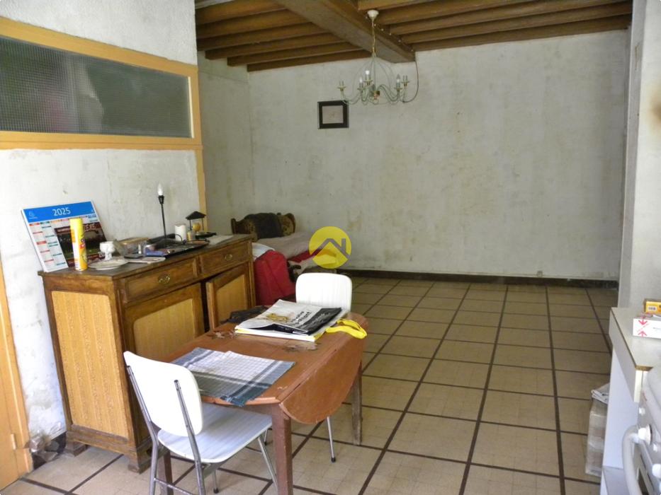 MAISON DE VILLAGE AVEC VITRINE