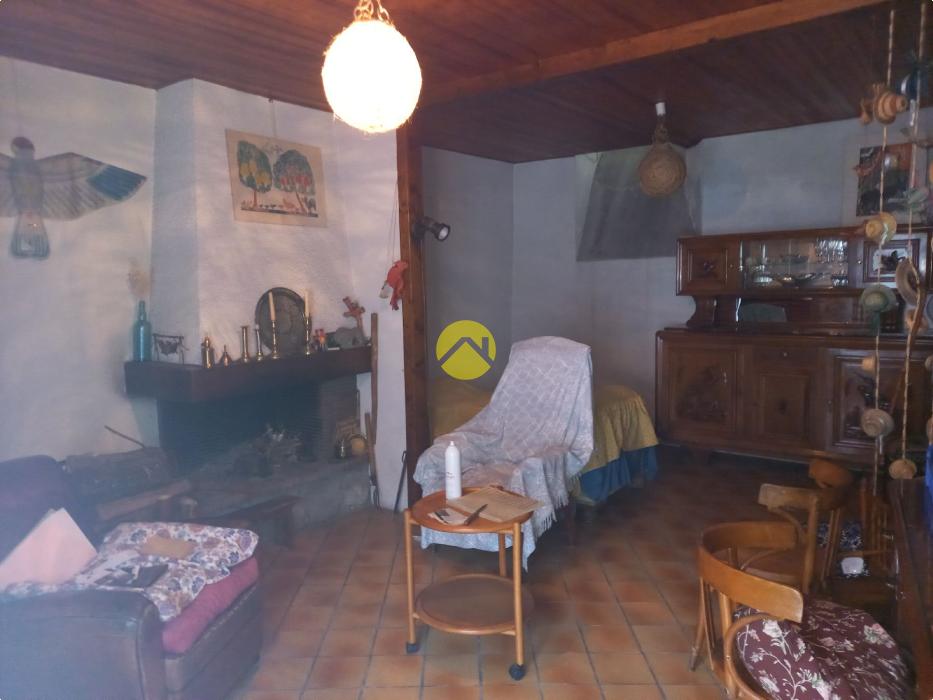 Ancien corps de ferme à Reprendre
