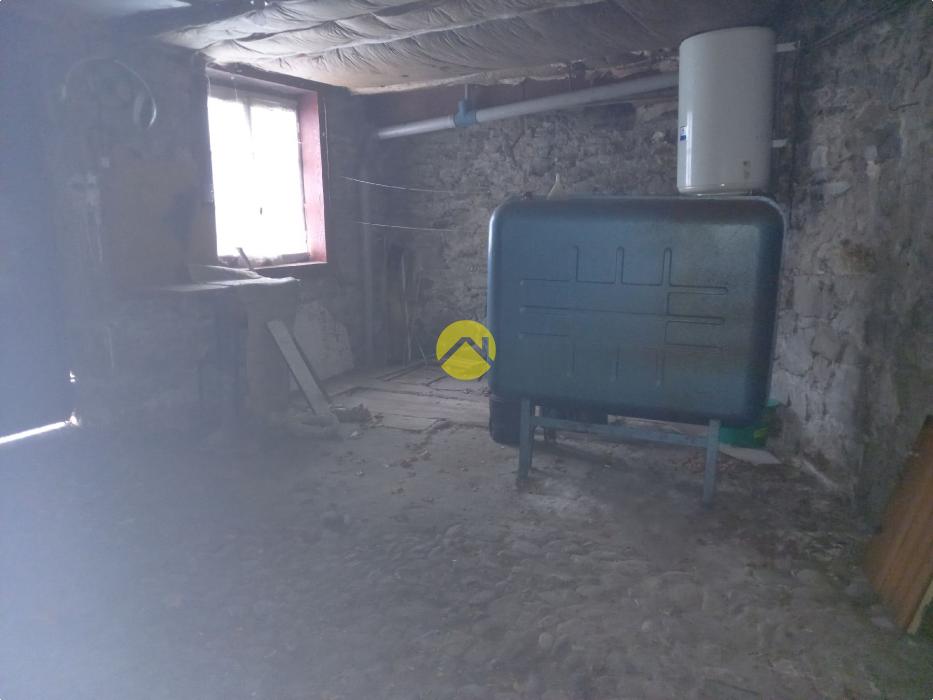 Ancien corps de ferme à Reprendre