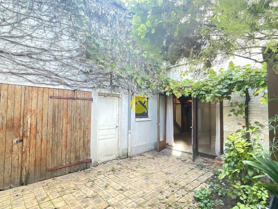 MAISON DE VILLE