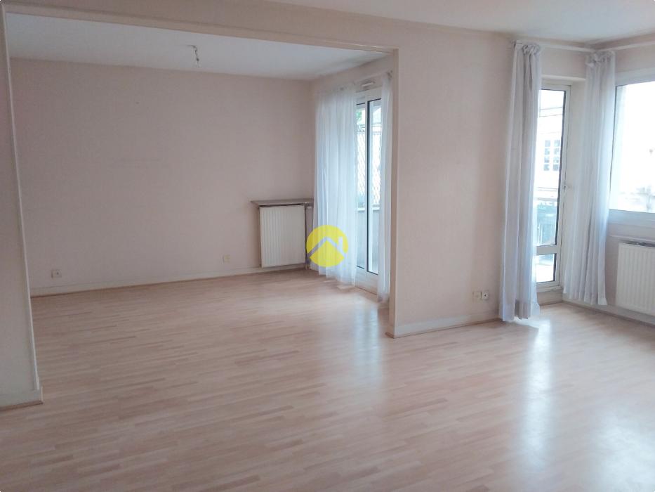 APPARTEMENT AVEC BALCON ET GARAGE