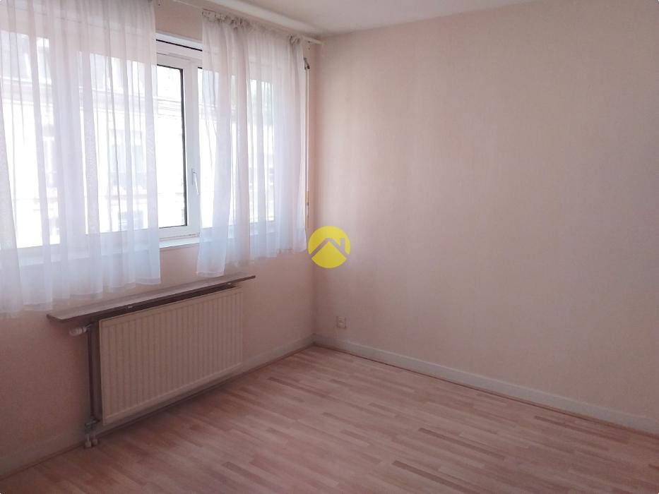 APPARTEMENT AVEC BALCON ET GARAGE