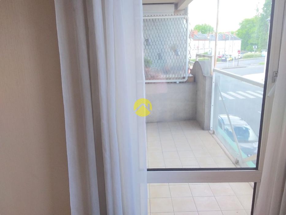 APPARTEMENT AVEC BALCON ET GARAGE