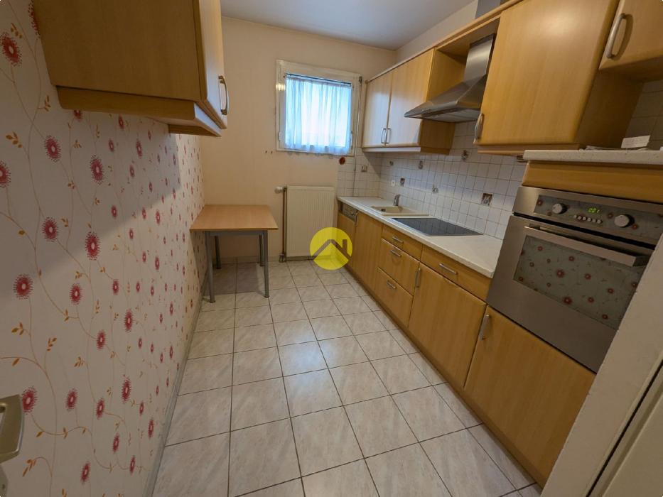 APPARTEMENT AVEC BALCON ET GARAGE