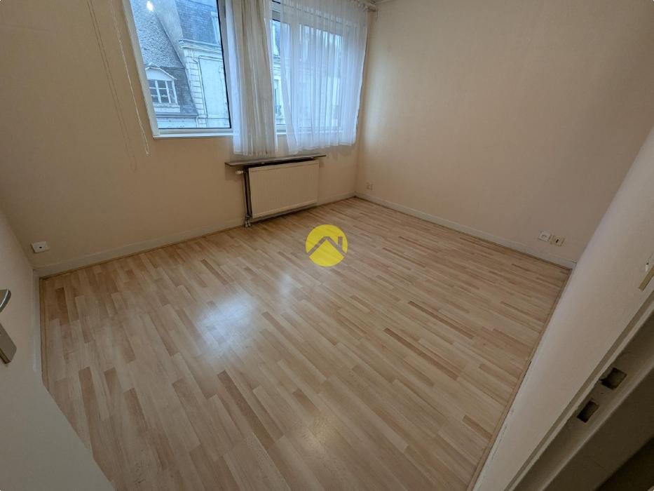 APPARTEMENT AVEC BALCON ET GARAGE
