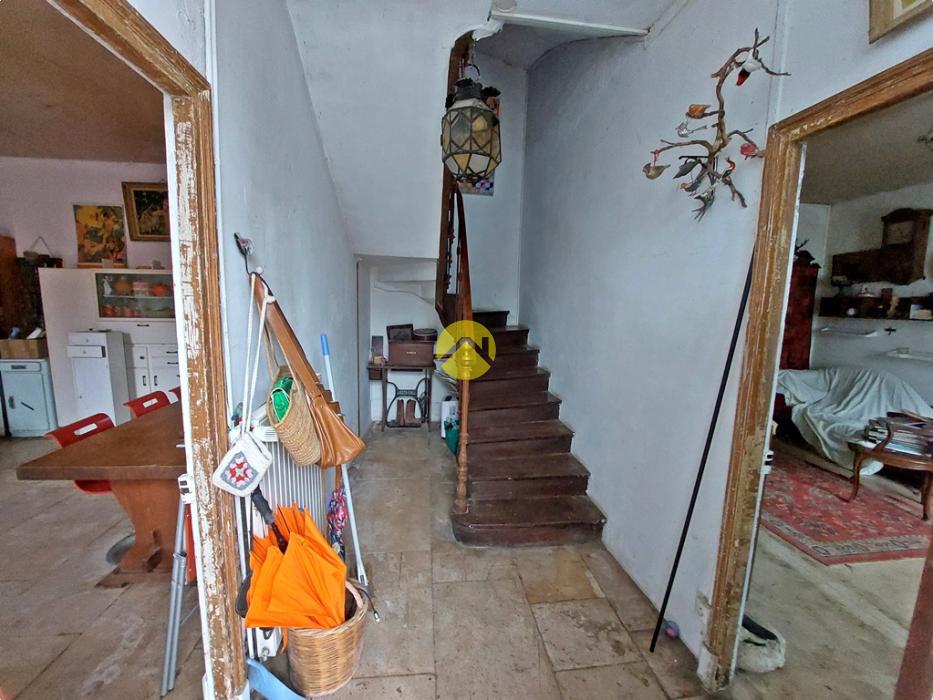 MAISON AVEC COUR et JARDIN