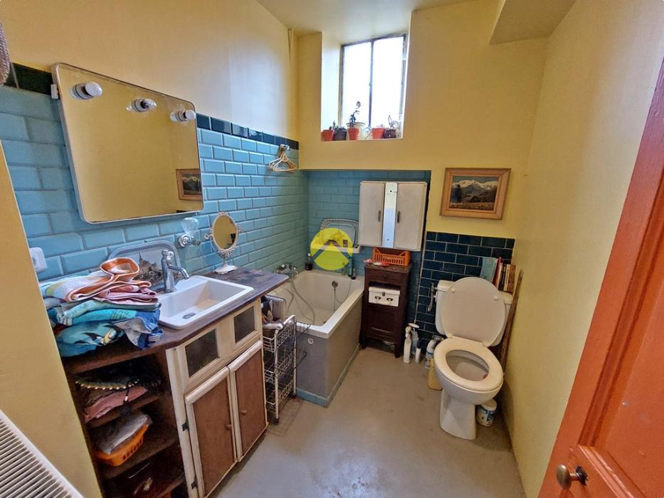 MAISON AVEC COUR et JARDIN