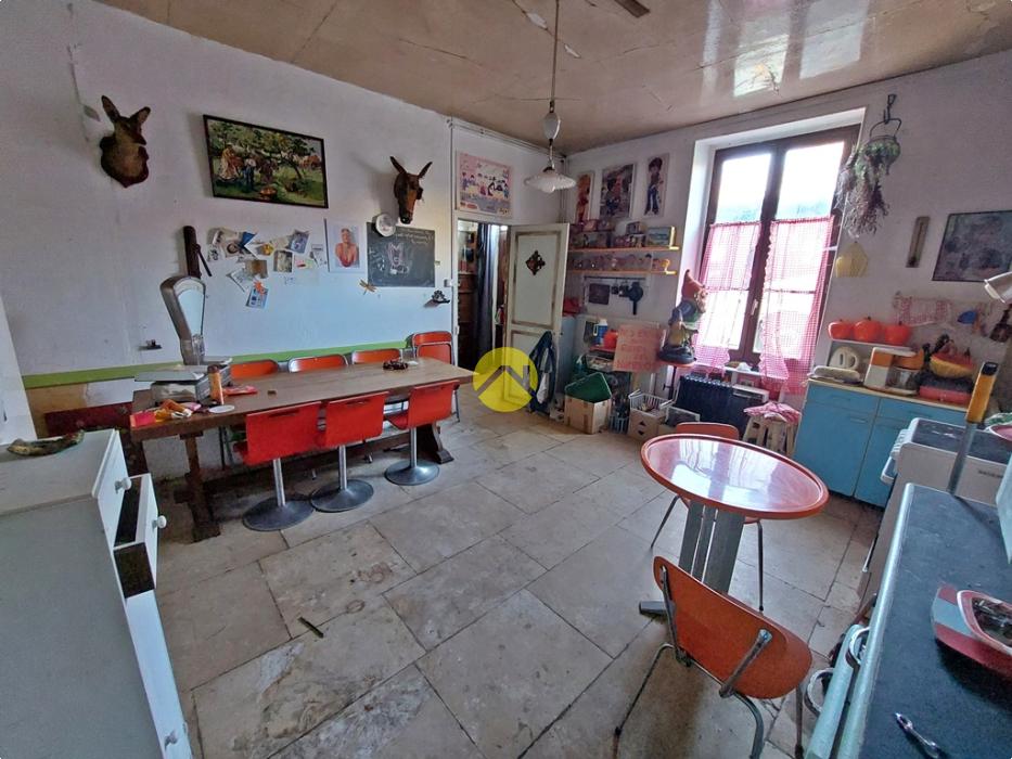 MAISON AVEC COUR et JARDIN