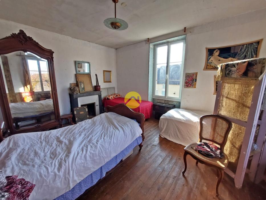 MAISON AVEC COUR et JARDIN