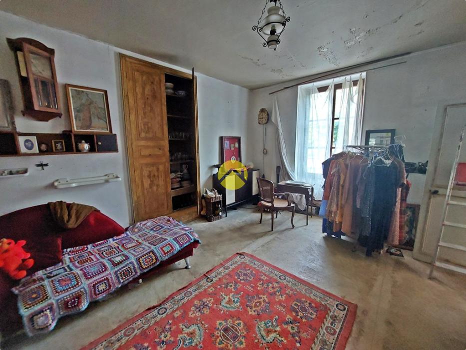 MAISON AVEC COUR et JARDIN