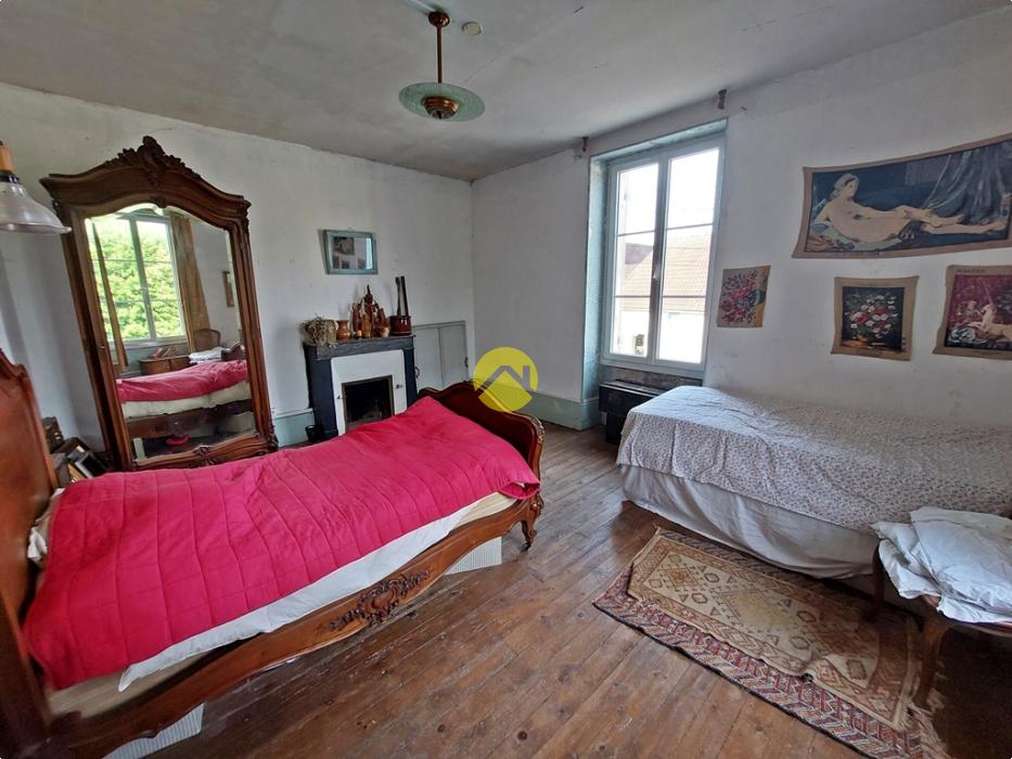 MAISON AVEC COUR et JARDIN