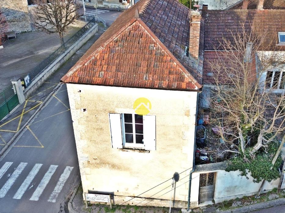 MAISON AVEC COUR et JARDIN
