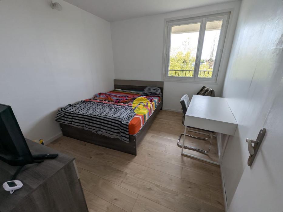 Appartement T4 rénové avec balcon