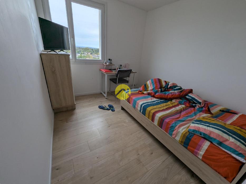 Appartement T4 rénové avec balcon