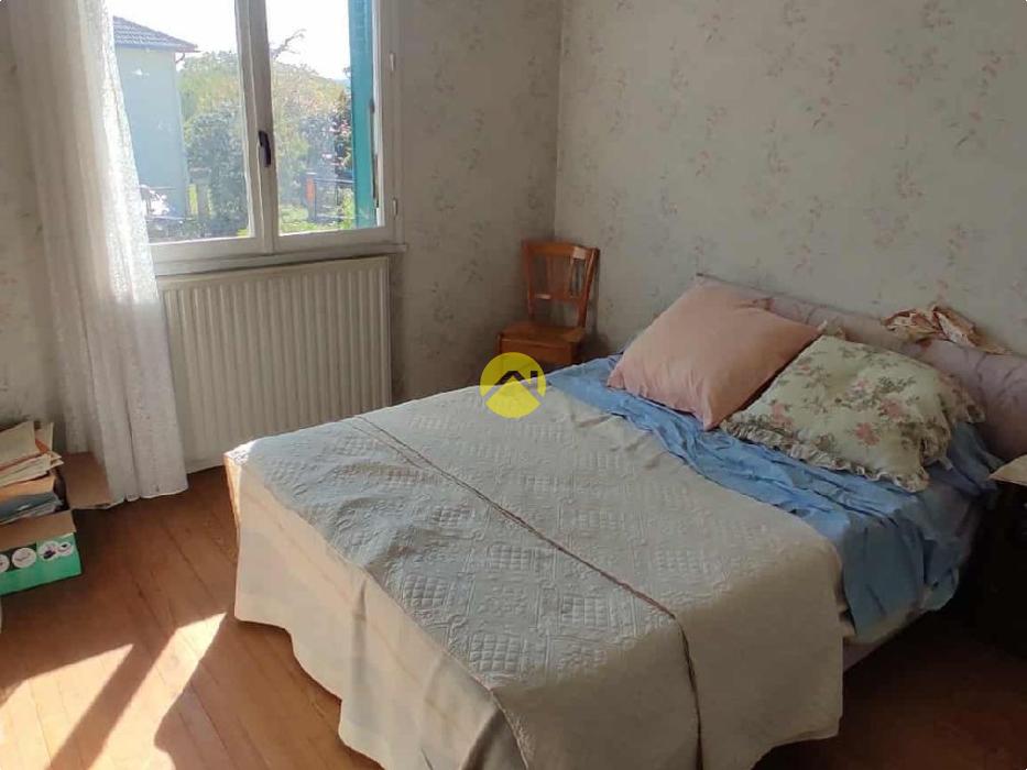 Maison élevée sur sous sol