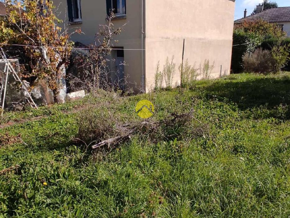 Maison élevée sur sous sol