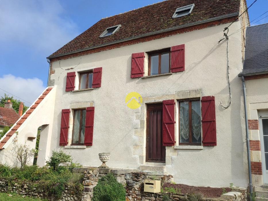 MAISON ANCIENNE AVEC GRAND TERRAIN