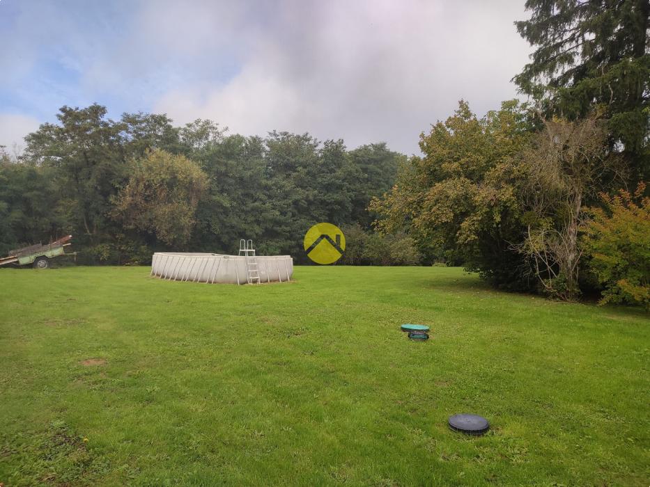 MAISON ANCIENNE AVEC GRAND TERRAIN