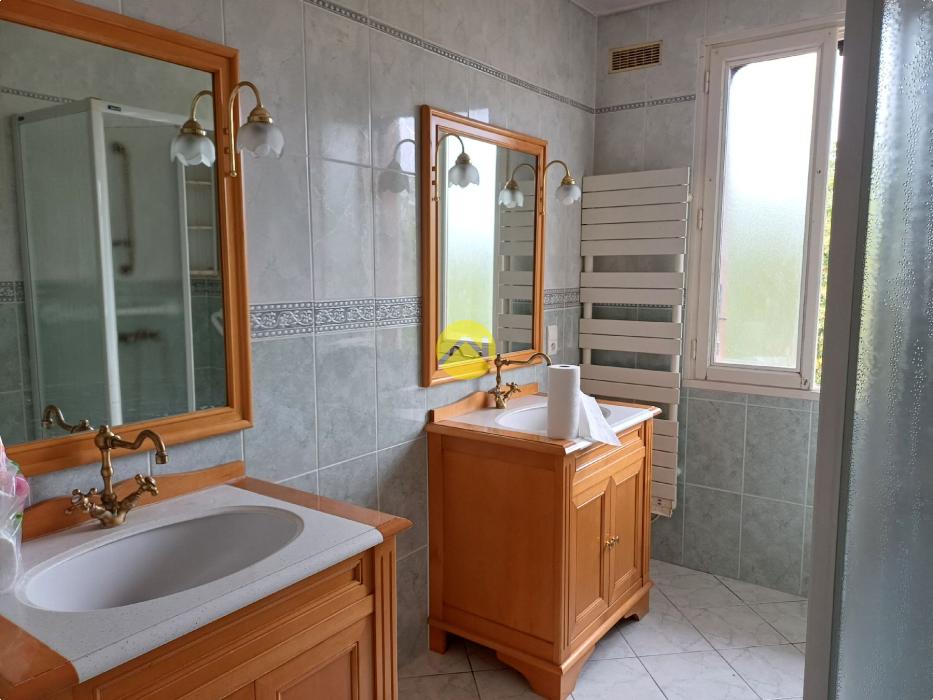 Maison 102 M2 + grand Garage/Bat