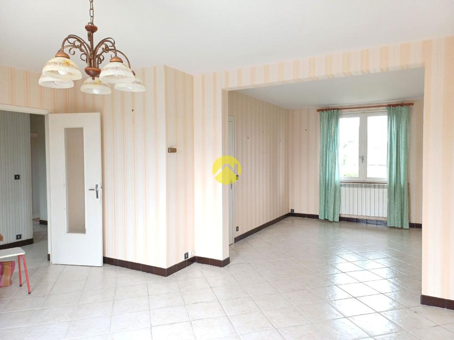 Maison 102 M2 + grand Garage/Bat