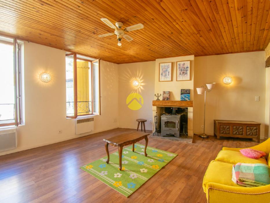 Immeuble au centre de Cadouin