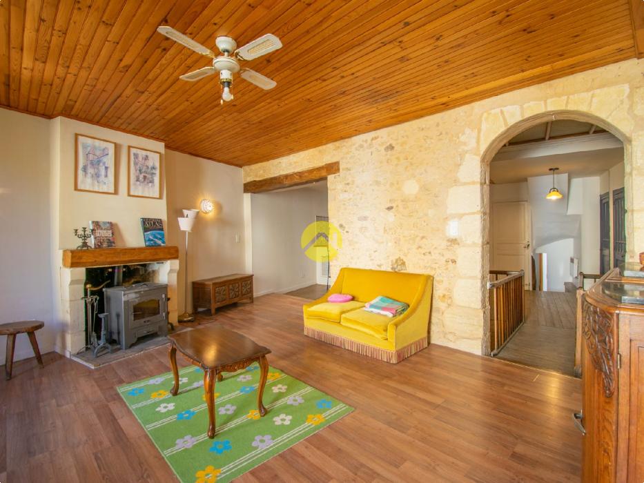 Immeuble au centre de Cadouin